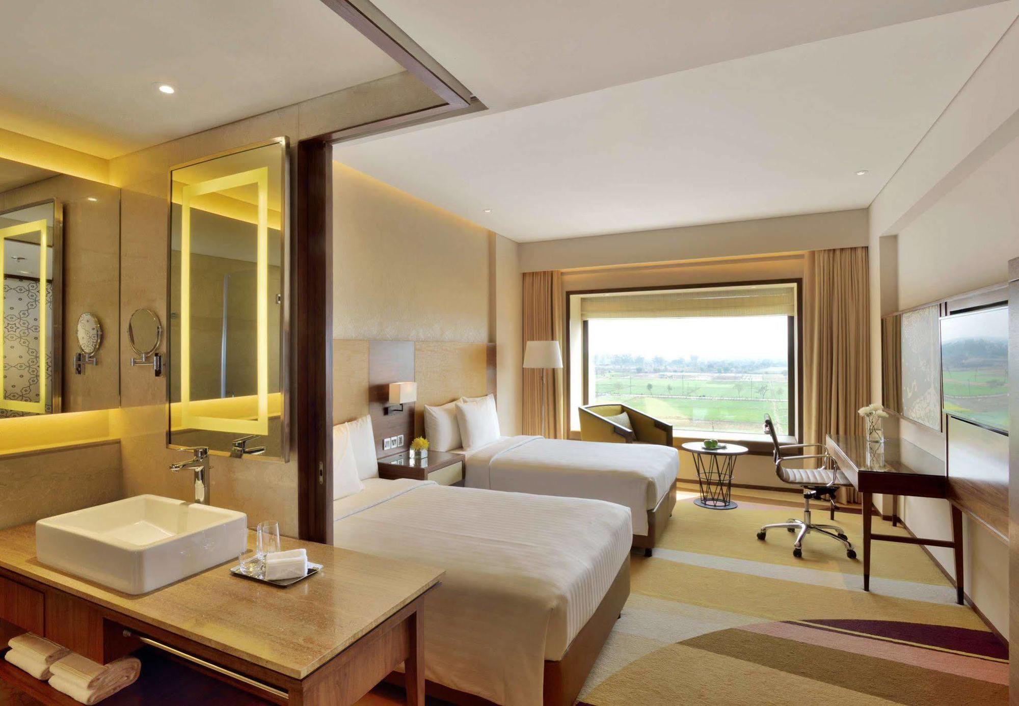 Hotel Courtyard By Marriott Raipur Extérieur photo